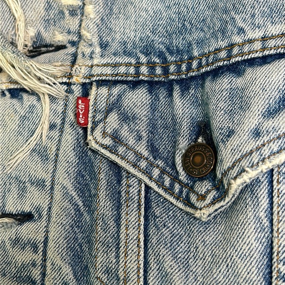 Vintage Levi’s Distressed Flannel Lined Jean Jacket - Picture 4 of 15